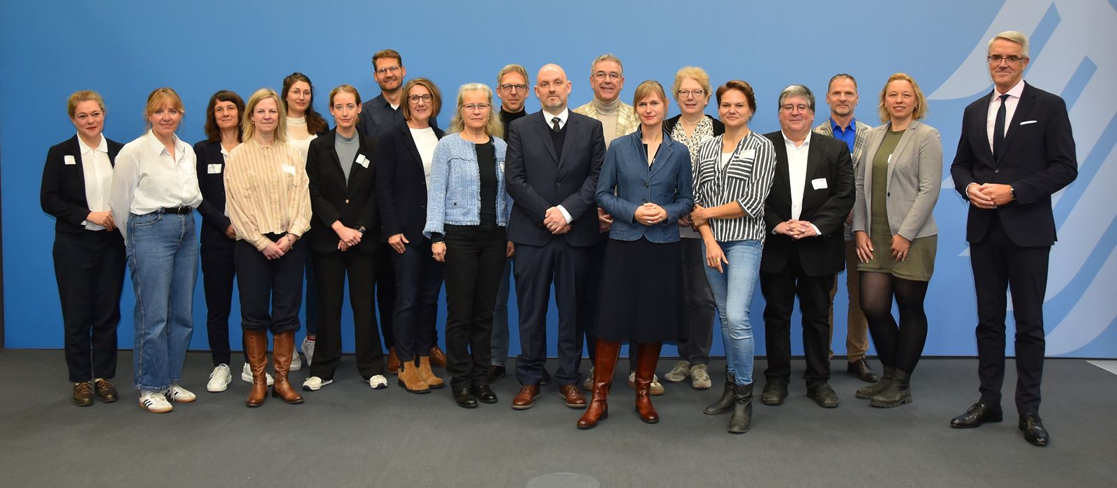 Gruppenfoto mit Staatssekretär Ingo Behnel