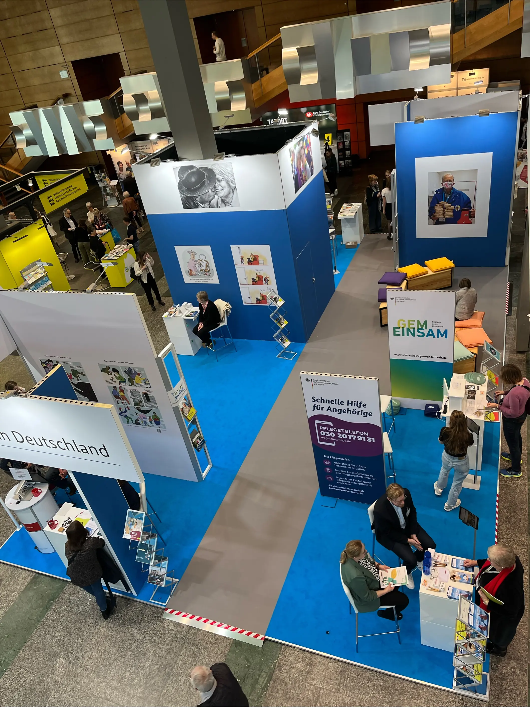 Messestand des Bundesseniorenministeriums auf dem 14. Deutschen Seniorentag.