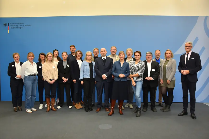 Gruppenfoto mit Staatssekretär Ingo Behnel